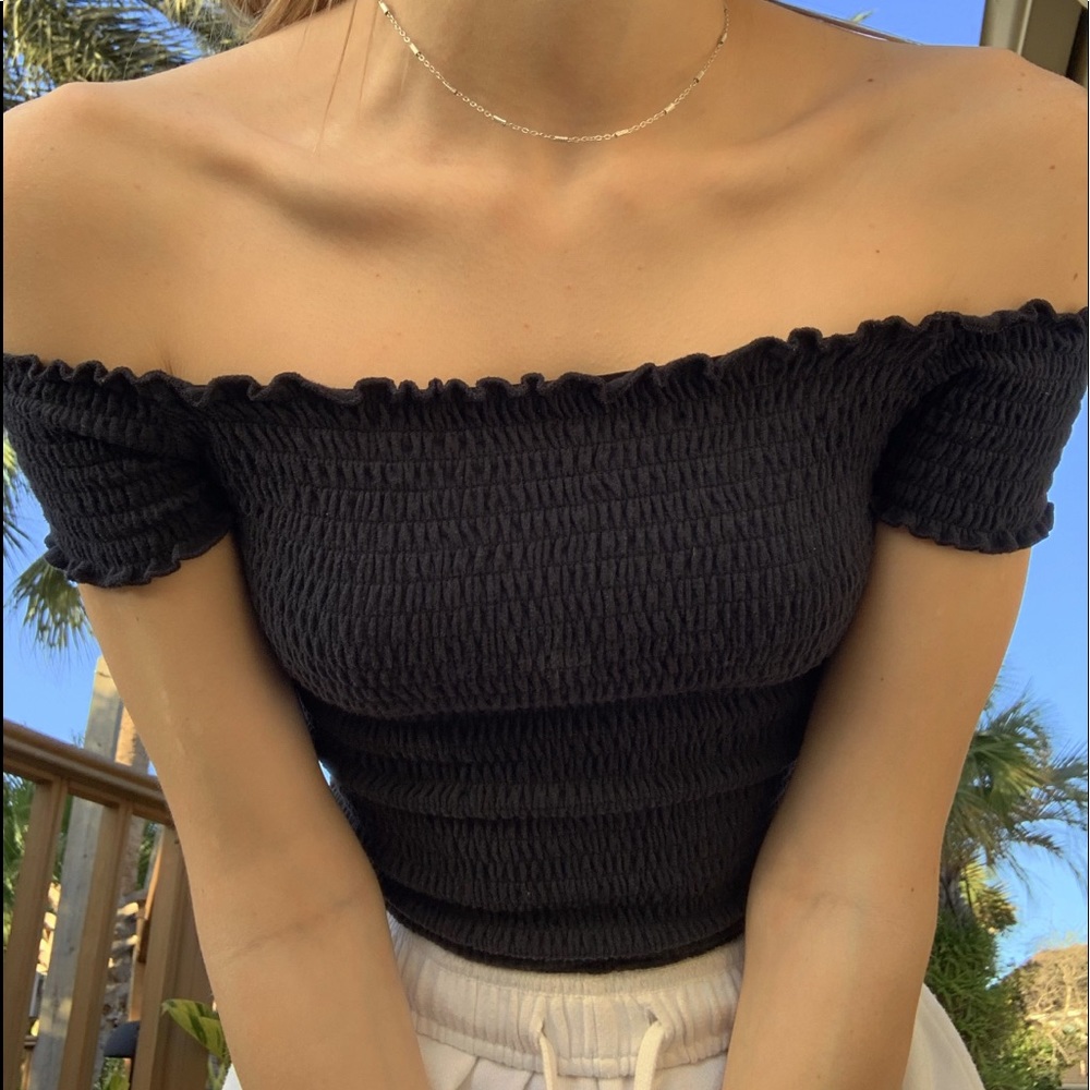 Off the shoulder hollister top